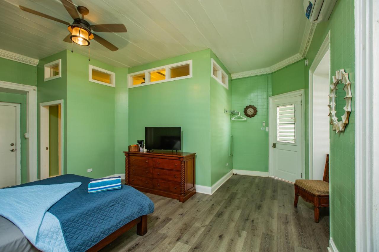 Hotel Victoria House à Frederiksted Extérieur photo
