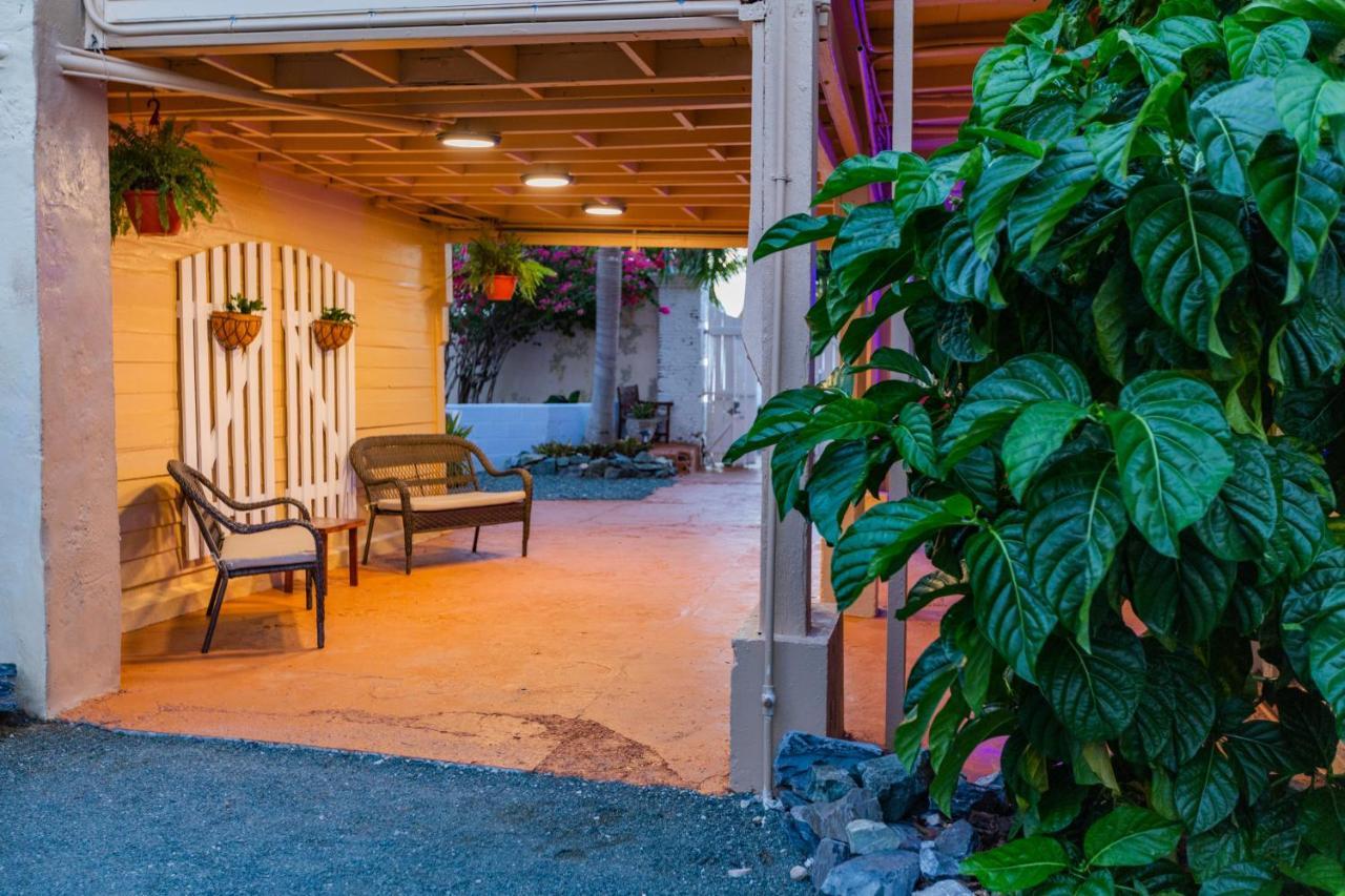 Hotel Victoria House à Frederiksted Extérieur photo