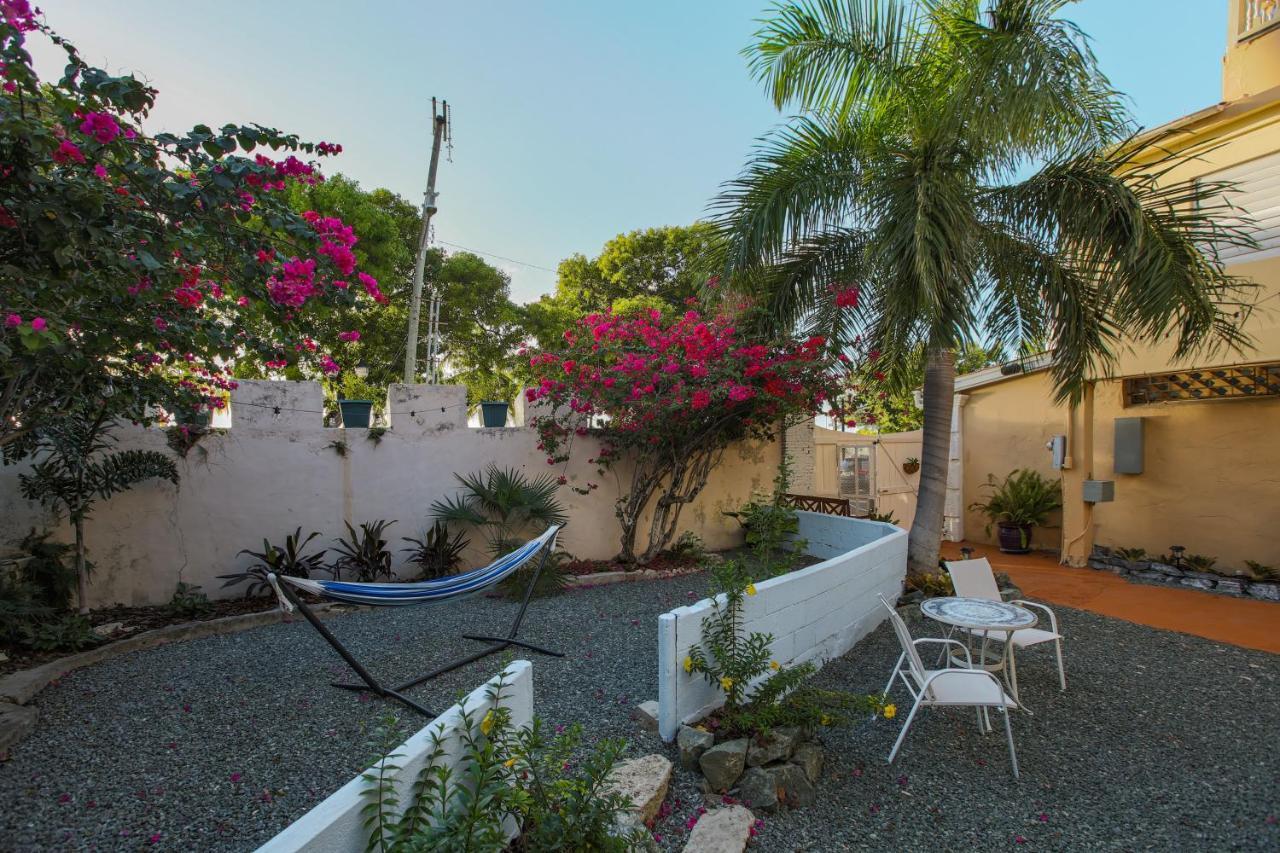Hotel Victoria House à Frederiksted Extérieur photo