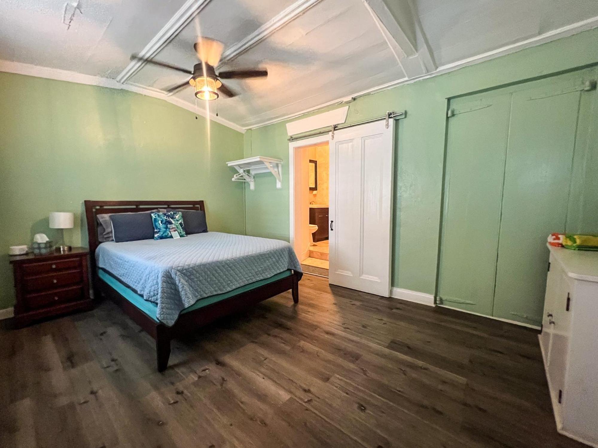 Hotel Victoria House à Frederiksted Extérieur photo